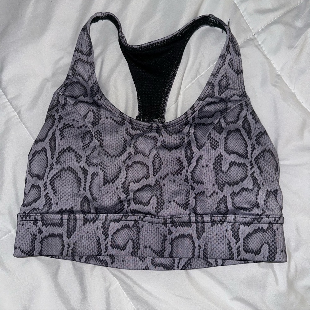 Onzie Women’s Cobra Sports Bra Size M/L – Purple Lavender, Lightly Worn